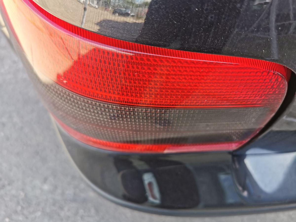VW Golf IV 1J Rückleuchte Schlussleuchte Rücklicht links rot schwarz 3 u 5 Türer