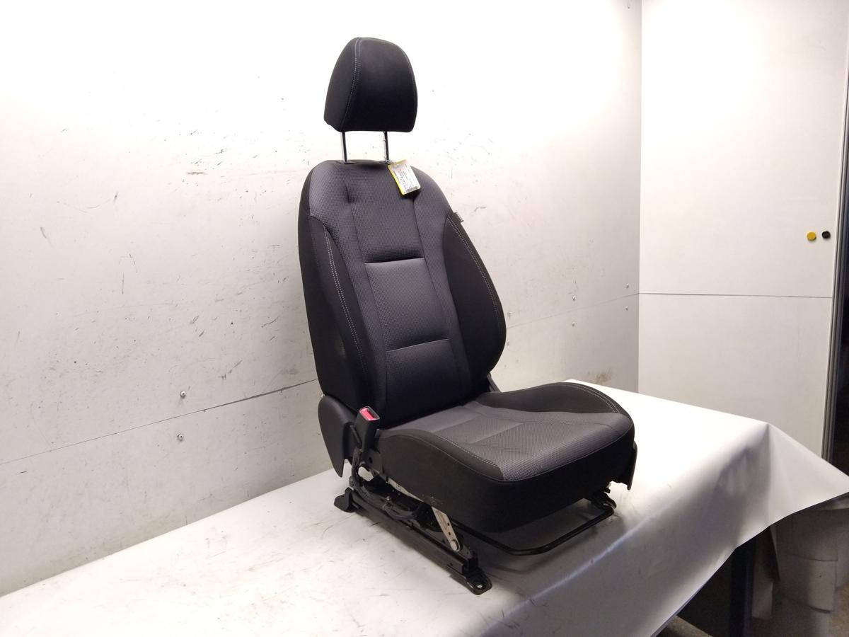 Hyundai i30 Kombi GD original Sitz vorn links Fahrersitz Stoff beheizt BJ2015