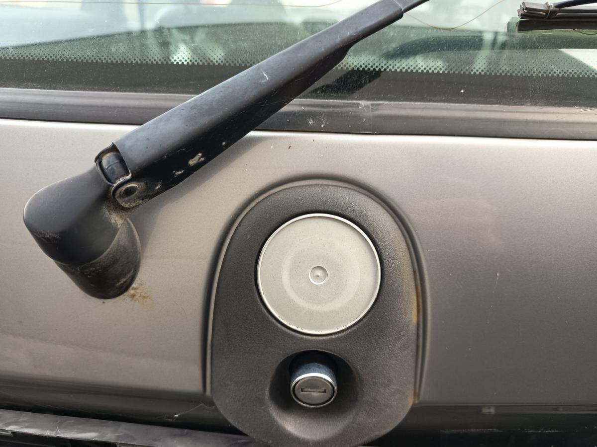 Opel Corsa B S93 Bj 1996 original Heckklappe mit Scheibe Z140-graumet.