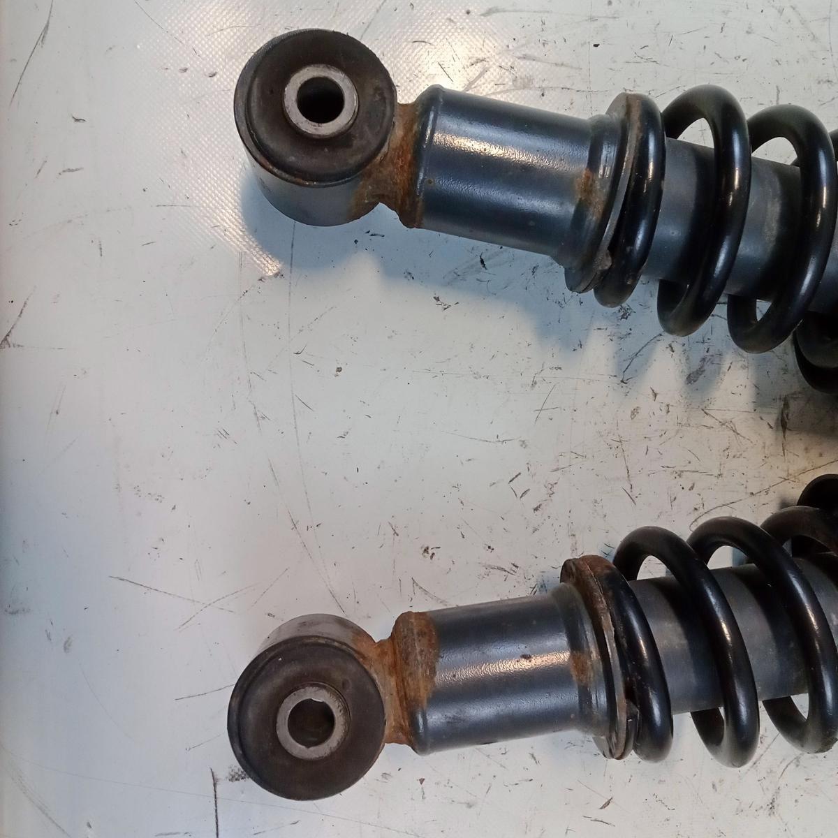 Mercedes Actros MP4 Typ 963 original Satz D&auml;mpfer Fahrerhaus hinten Bj.2018