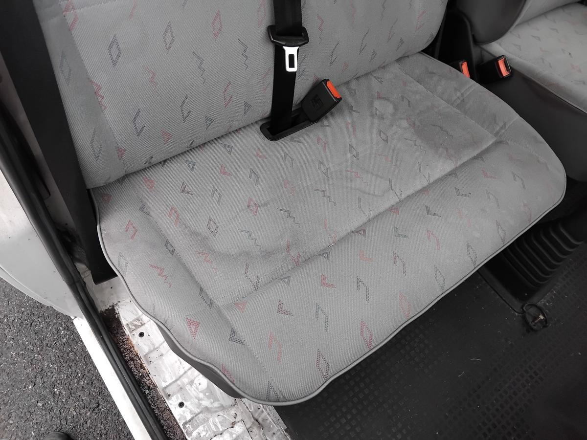 VW T4 Doppelsitz vorn rechts Beifahrersitz Stoff grau mit bunten Muster BJ1998