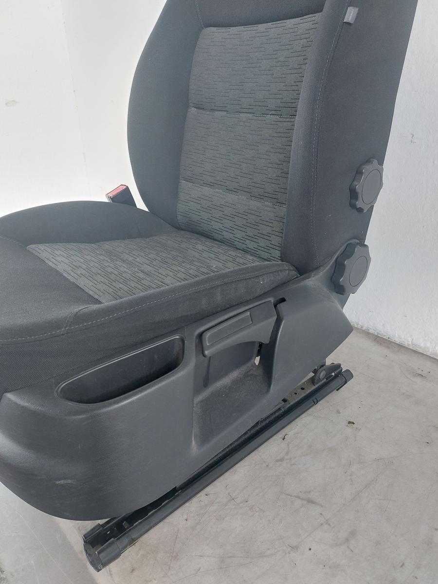Skoda Octavia 1Z ab09 Sitz vorn links Fahrersitz Stoff OHNE Heizung Autositz