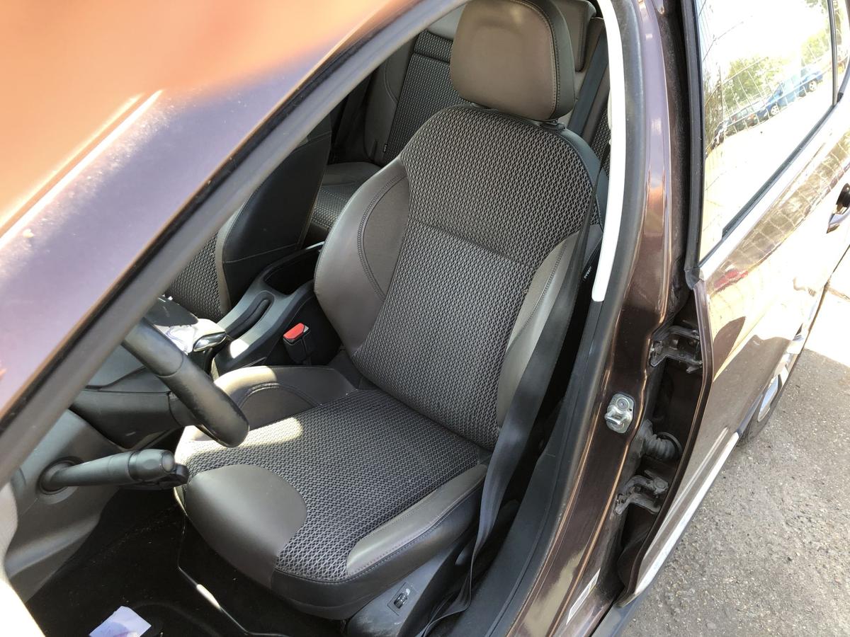 Peugeot 2008 I CU Sitz vorn links Fahrersitz Kunstleder Stoff braun Heizung