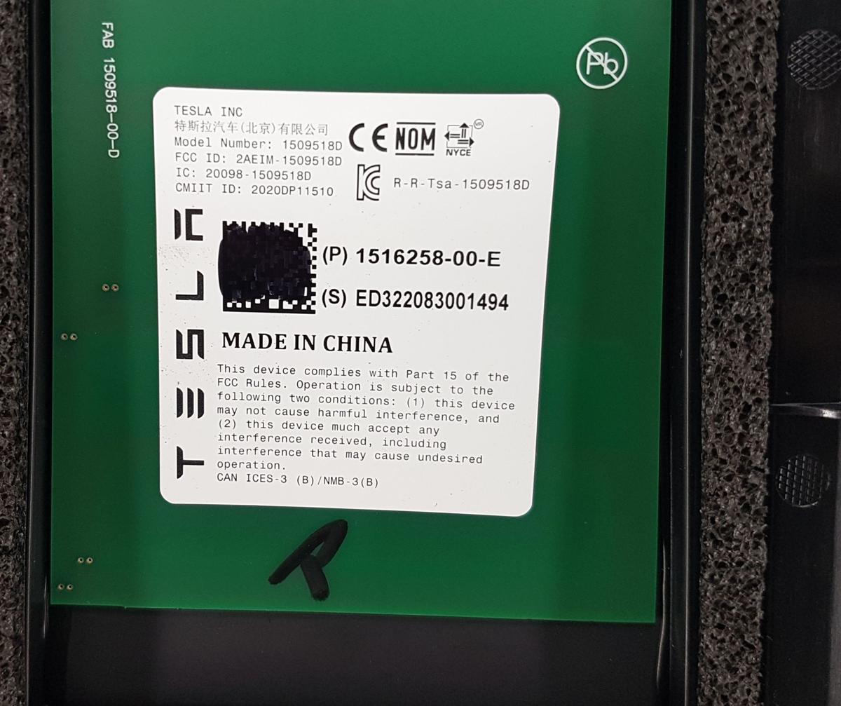 Tesla Model Y Blende B S&auml;ule 151625800E Bj2022 inkl Kamera