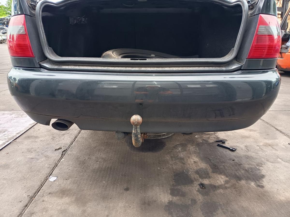 Audi A4 B5 Limo original Sto&szlig;stange hinten LZ9U Vulkanschwarz Baujahr 1997