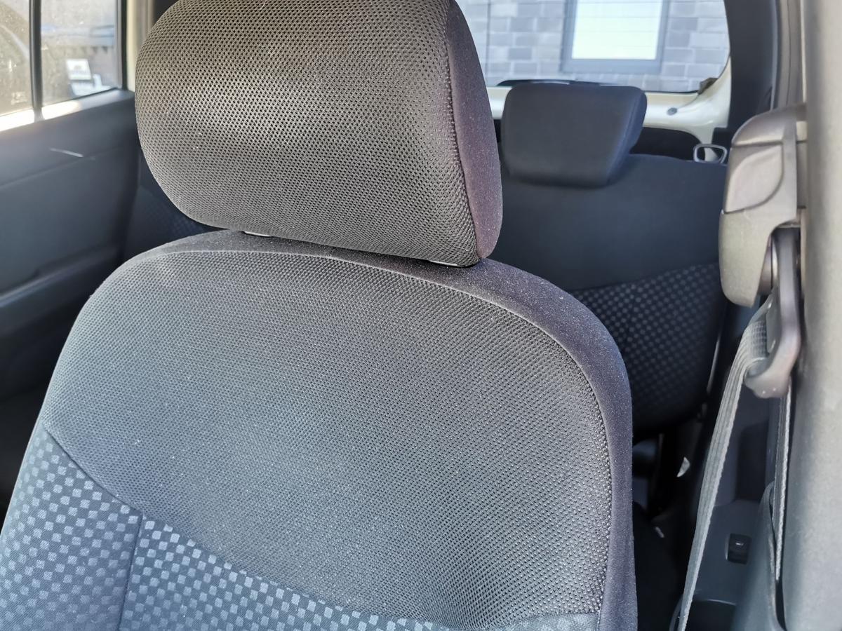 Daihatsu Materia M4 Fahrersitz Sitz Autositz Stoff vorn links Höhenverstellung