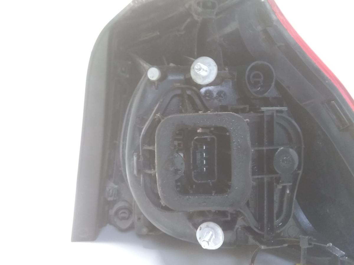 VW Golf 5 1K orig.Rückleuchte Heckleuchte links aussen Fließheck BJ2008 dunkel