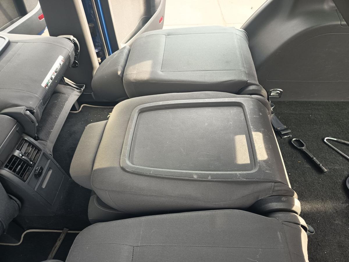 VW Touran GP 1T Einzelsitz hinten mitte Reihe 2 Stoff schwarz/anthrazit Bj 2009