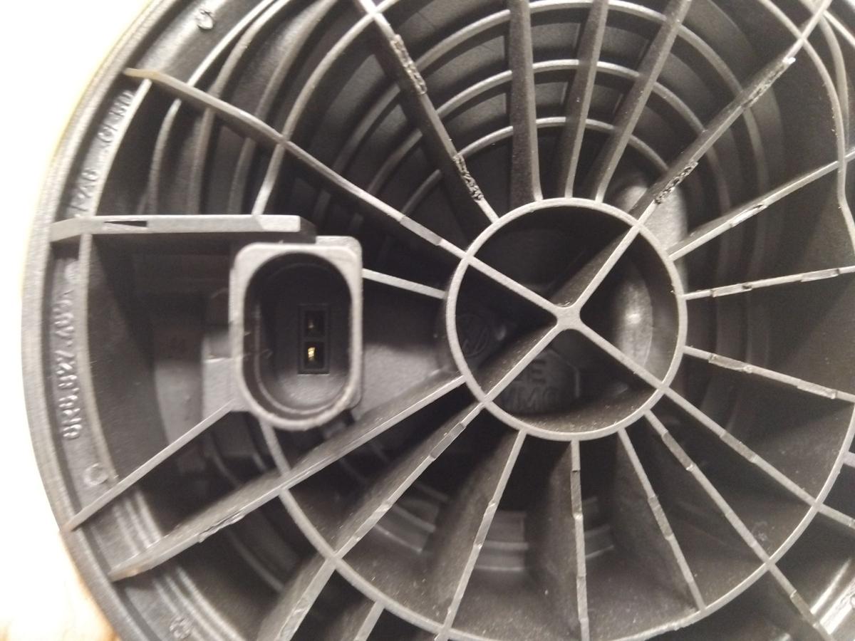 VW Polo 6R original &Ouml;ffner Emblem Heckklappe 6R6827469A BJ2011