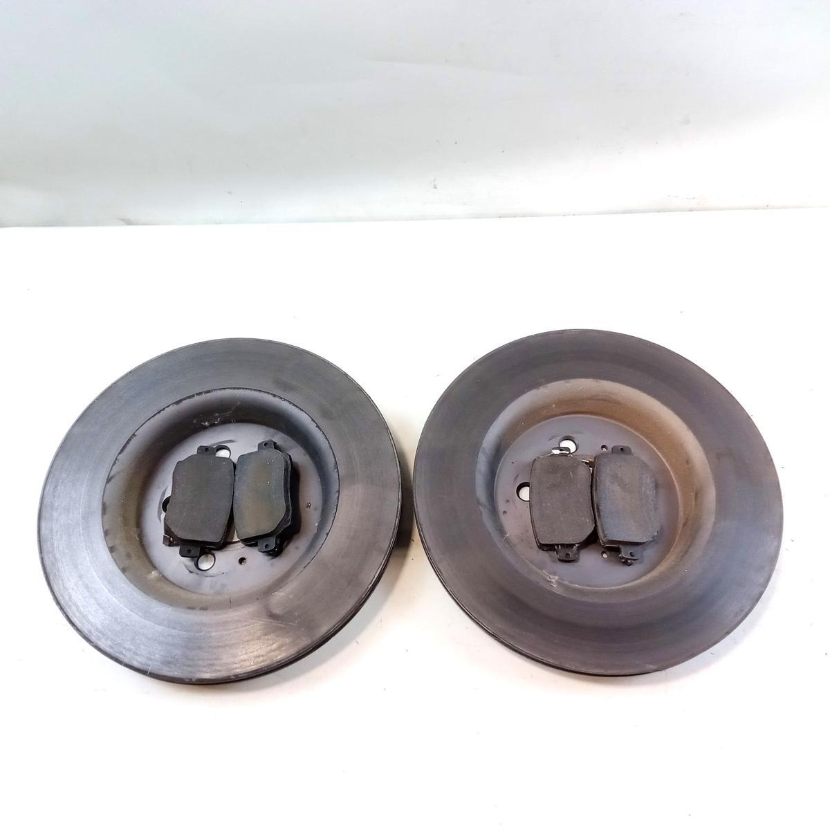 Tesla Model Y Performance original Satz Bremsscheiben hinten mit Bremsbel&auml;gen