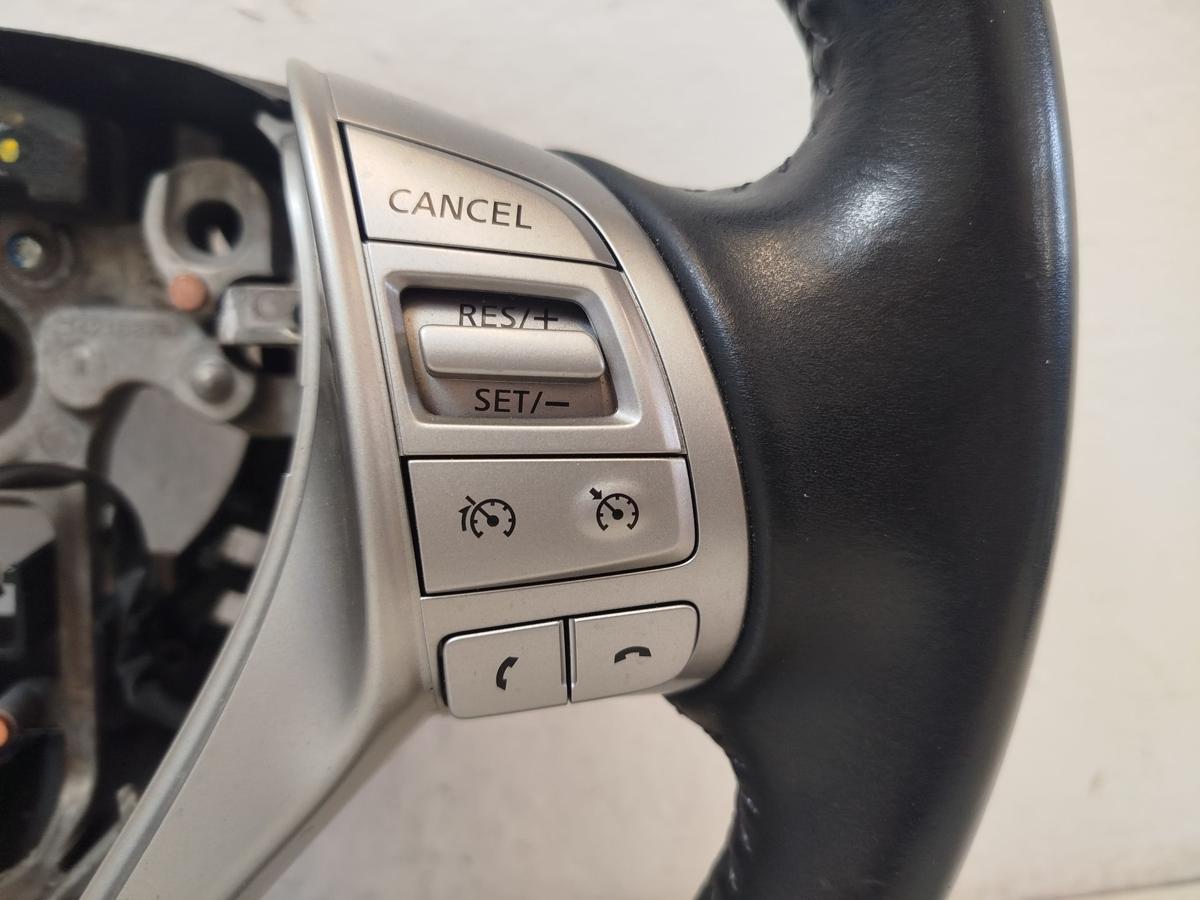 Nissan Qashqai J11 Lenkrad Lederlenkrad mit Multifunktion 3 Speichen OEM