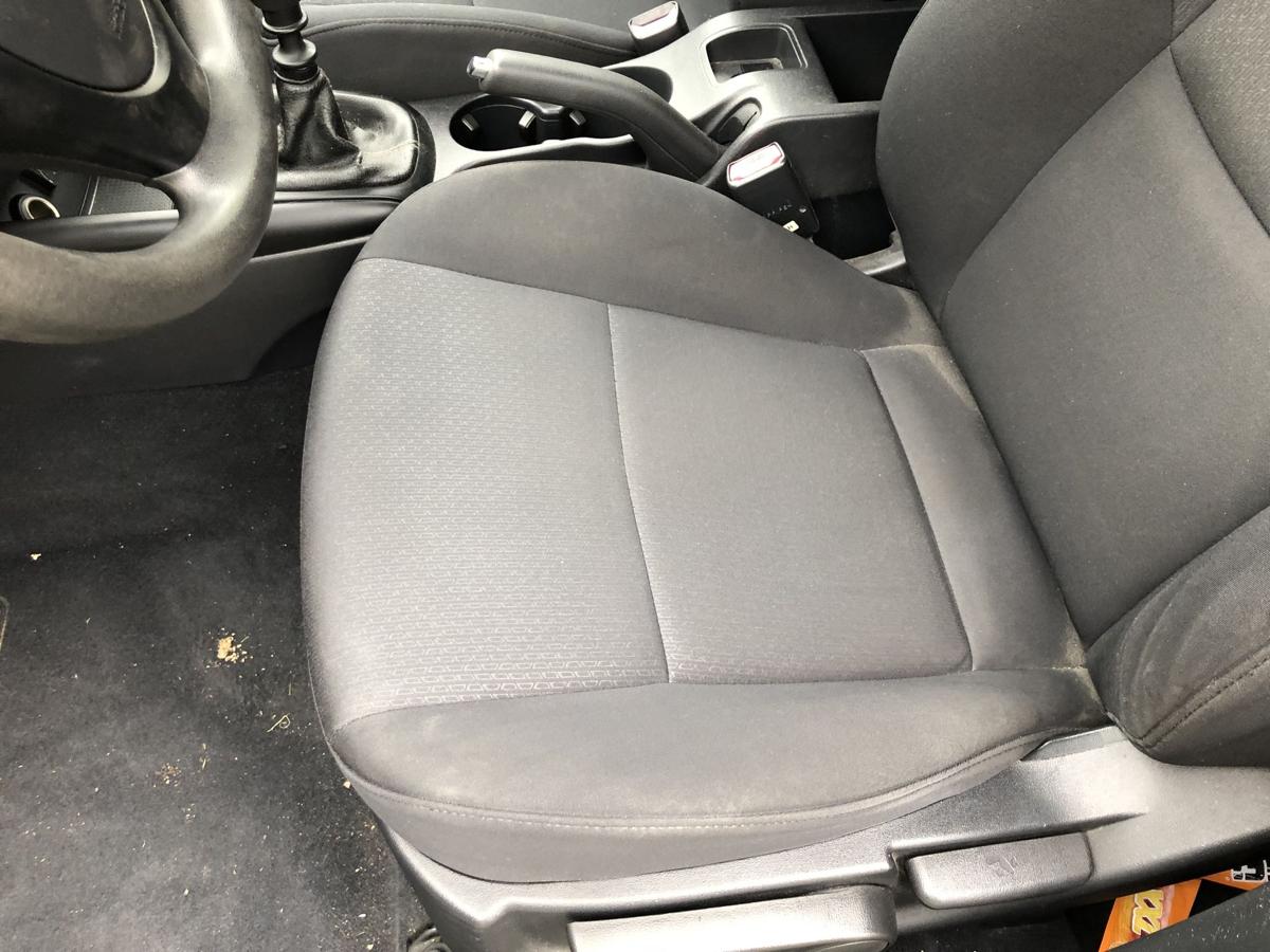 Hyundai i30 FD Sitz vorn links Fahrersitz Stoff ohne Heizung Autositz