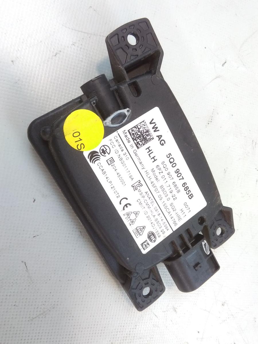 Seat Alhambra 7N original Totwinkelsensor hinten links 5Q0907685B Bj.2015