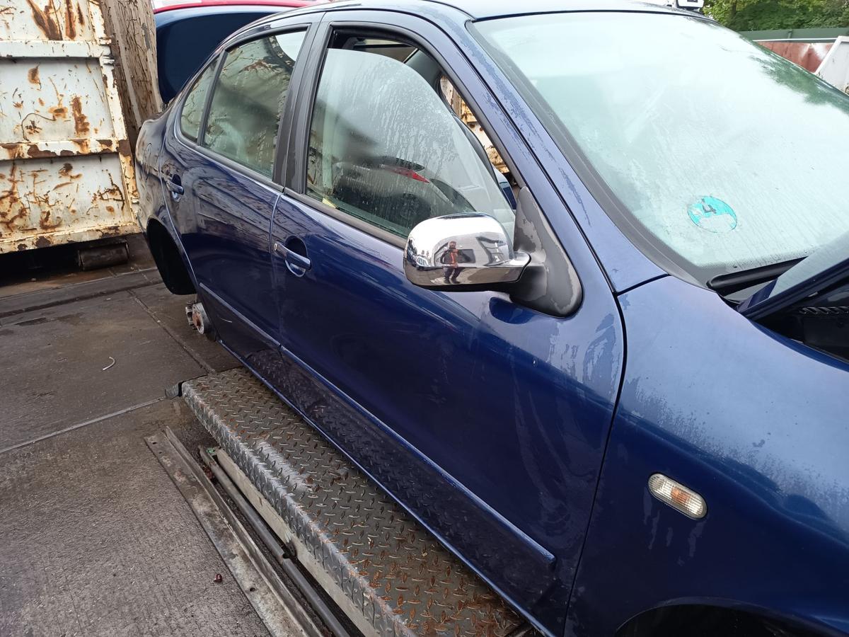 Seat Toledo 1M original Tür vorn rechts Beifahrer B5N Indigoblau Bj 2000