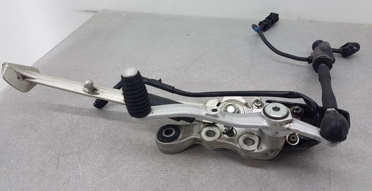 Yamaha YZF R1 RN65 Fußraste vorn links inkl Seitenständer Bj22