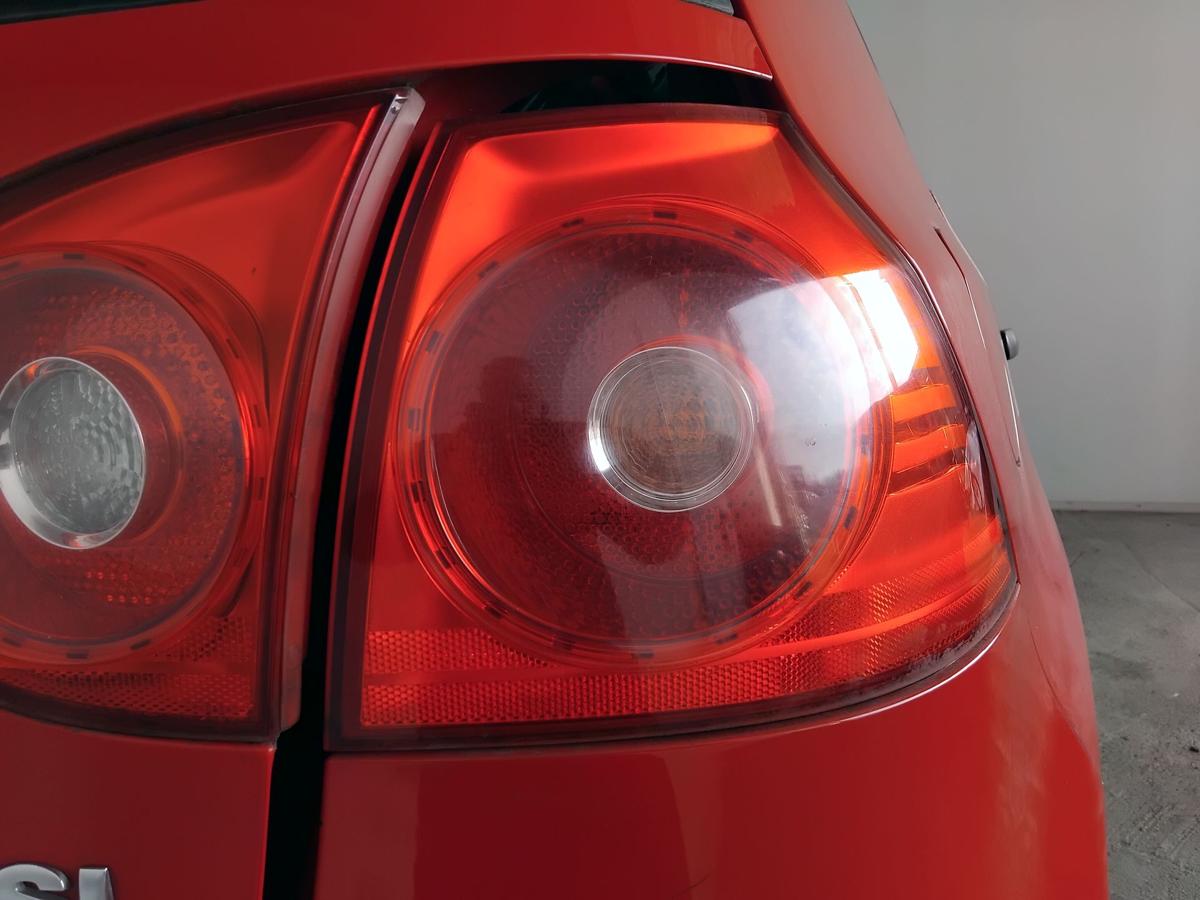 VW Golf 5 1K original R&uuml;ckleuchte Schlussleuchte rechts aussen Flie&szlig;heck BJ2004