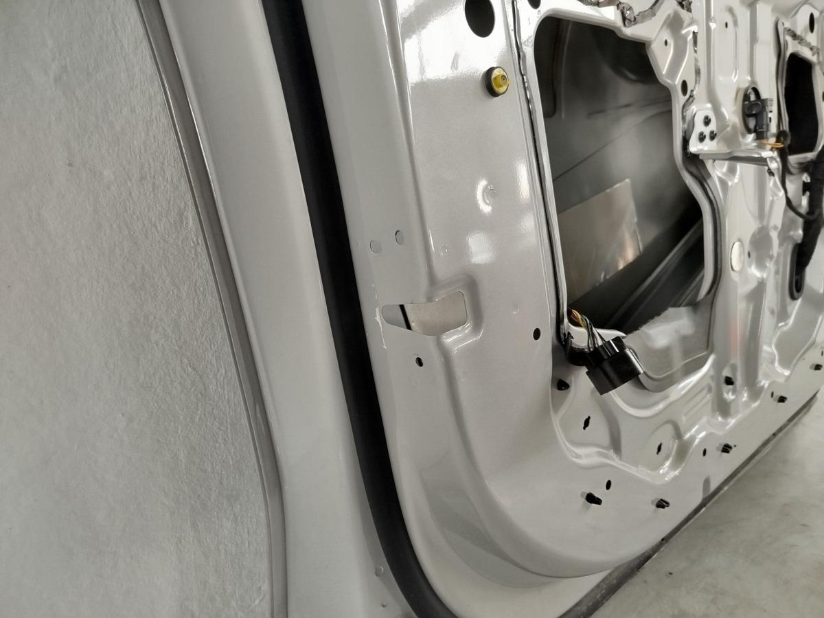 NIO ET7 Elektro Tür vorn links Fahrertür im Rohbau Sunrise Beige