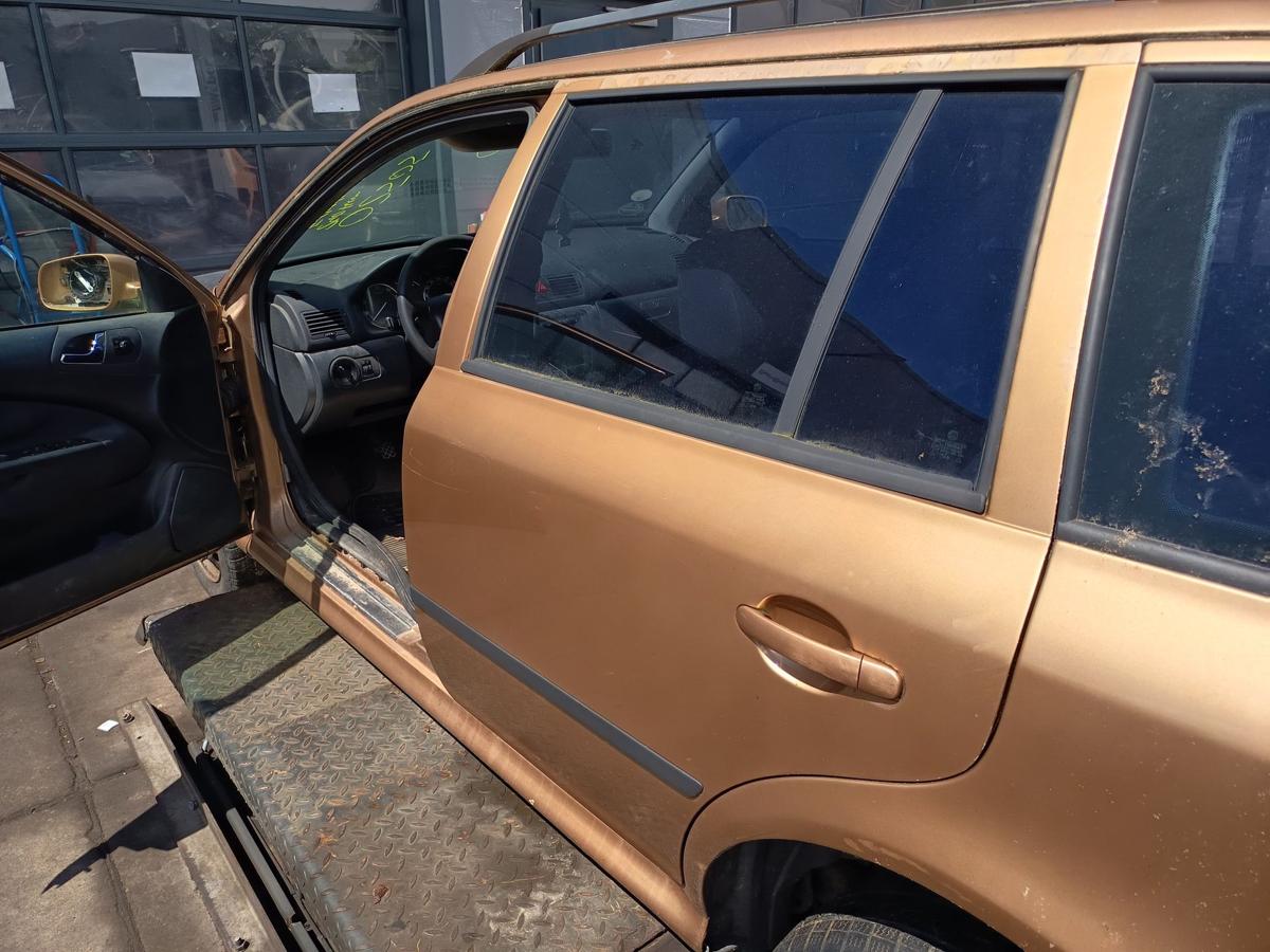 Skoda Octavia Combi 1U original T&uuml;r hinten links Fond Roh F8G Atamacabeige Bj 01