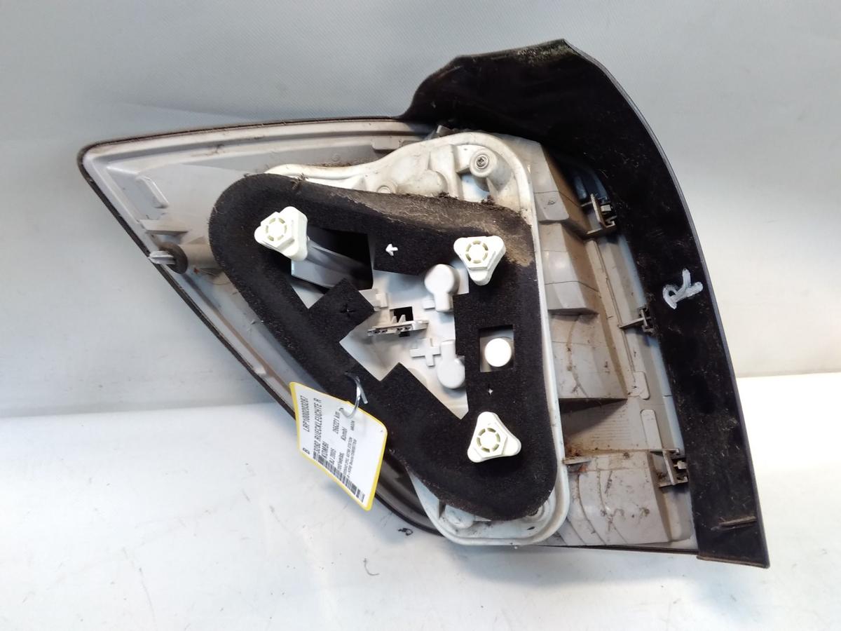 Opel Astra H Kombi Caravan original R&uuml;ckleuchte Heckleuchte rechts Bj.2005