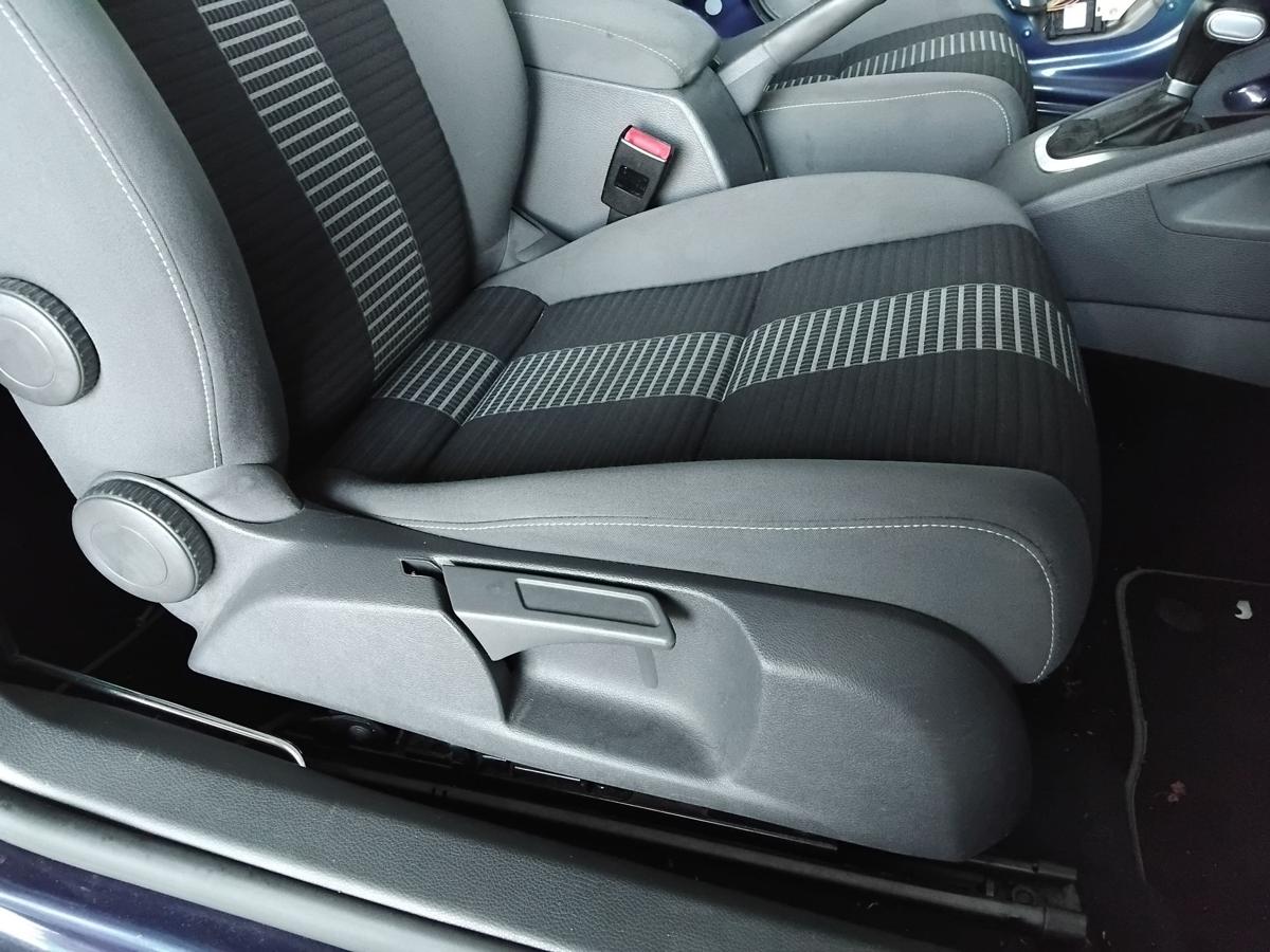 VW Golf 5 1K 3 t&uuml;rig Sitz vorn rechts Beifahrersitz Stoff beheizt BJ2008