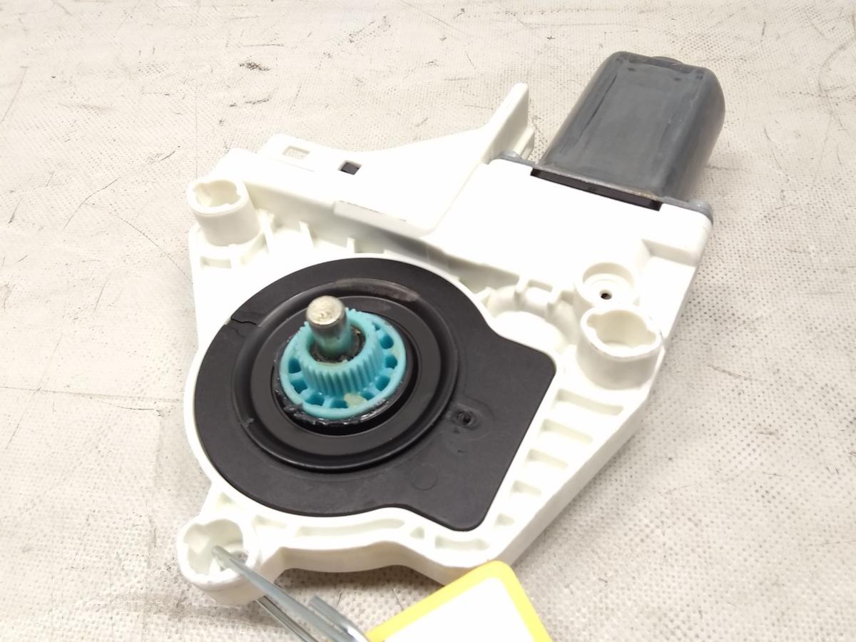 VW Touareg 2 7P original Fensterhebermotor vorn rechts 8K0959802B BJ2013