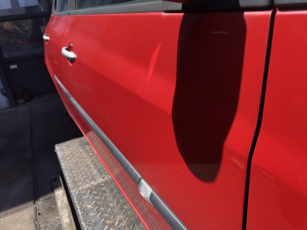 Renault Clio III original Tür vorn rechts Beifahrer 727 Spanischrot Bj 2008