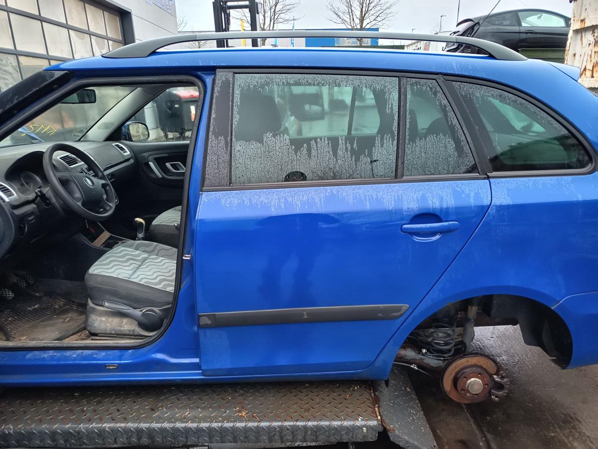 Skoda Fabia II 5J Combi original T&uuml;r hinten links Fond F5K Dynamic Blue Bj 2008