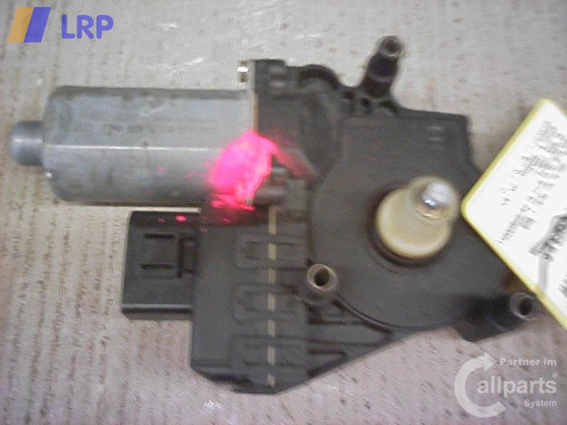 MOTOR FENSTERHEB V R; Fensterheber Motor VR; A6/S6 (4B,AB 06/01); TYP 4B 06/01 - 12/04; 4B0959802E; 0130821774