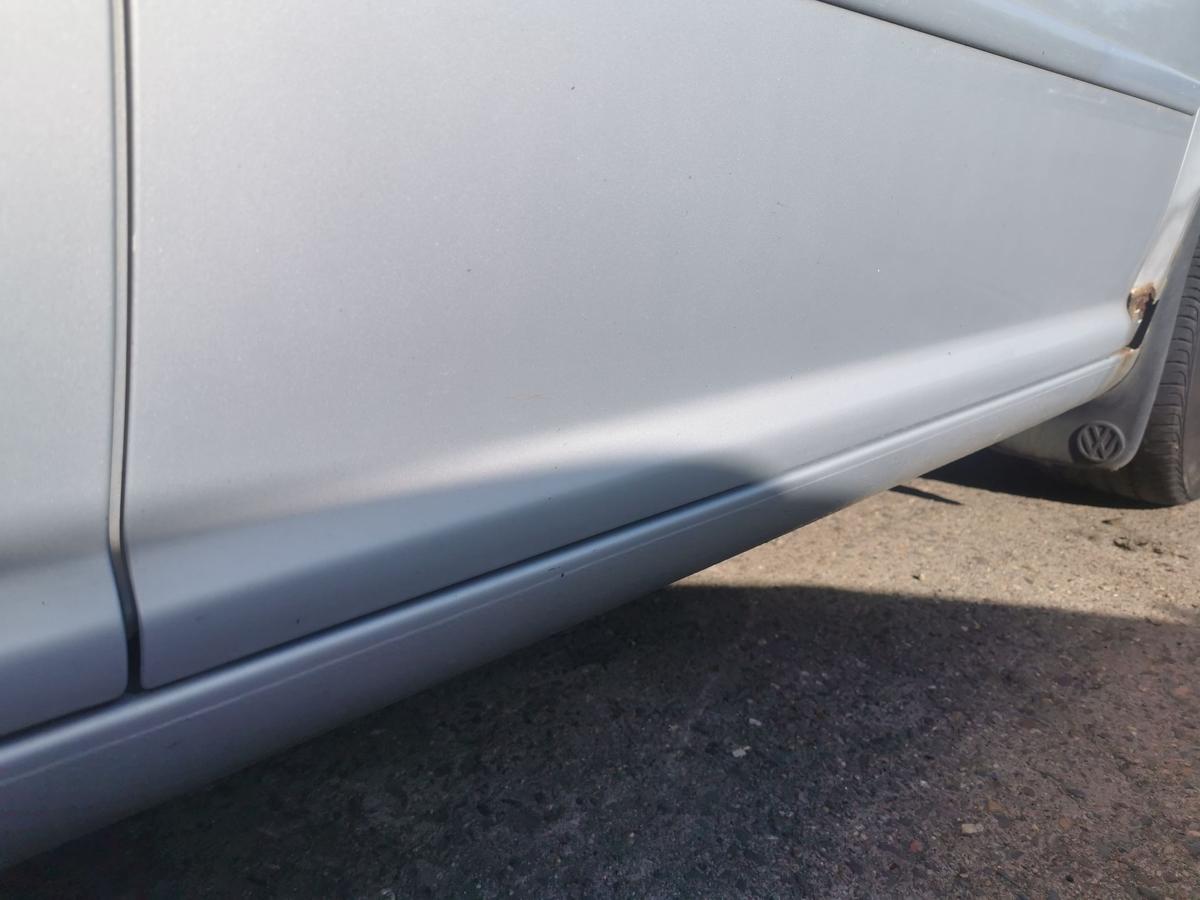 VW Bora 1J Fahrertür Tür Autotür vorn rechts Rohbautür LB7Z Satinsilber Met