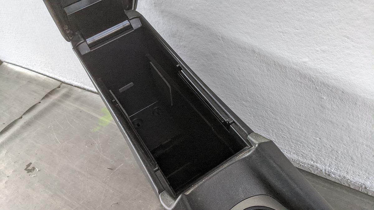 Toyota Avensis T27 Mittelkonsole Armlehne Mitteltunnel