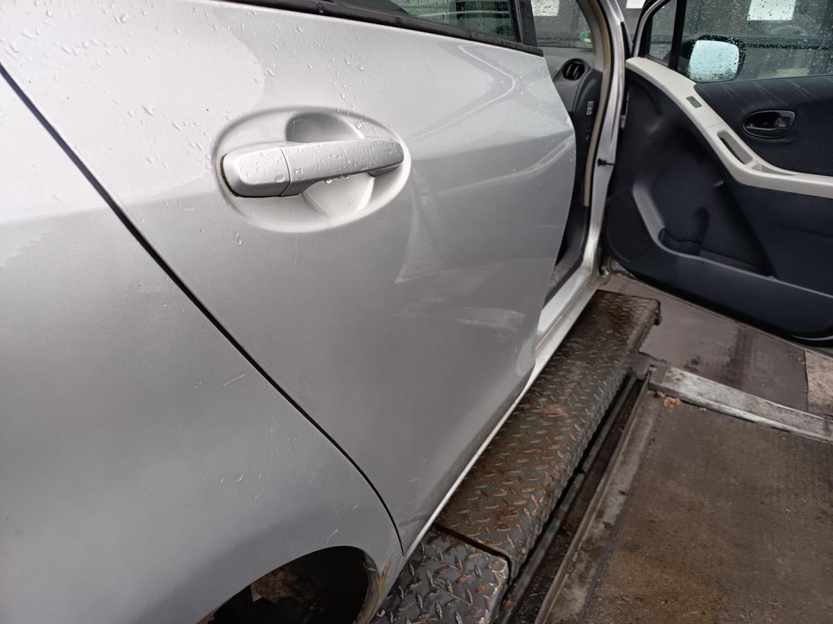 Toyota Yaris XP9 original Tür hinten rechts Fond 1E7 Silver pearl Bj 2006