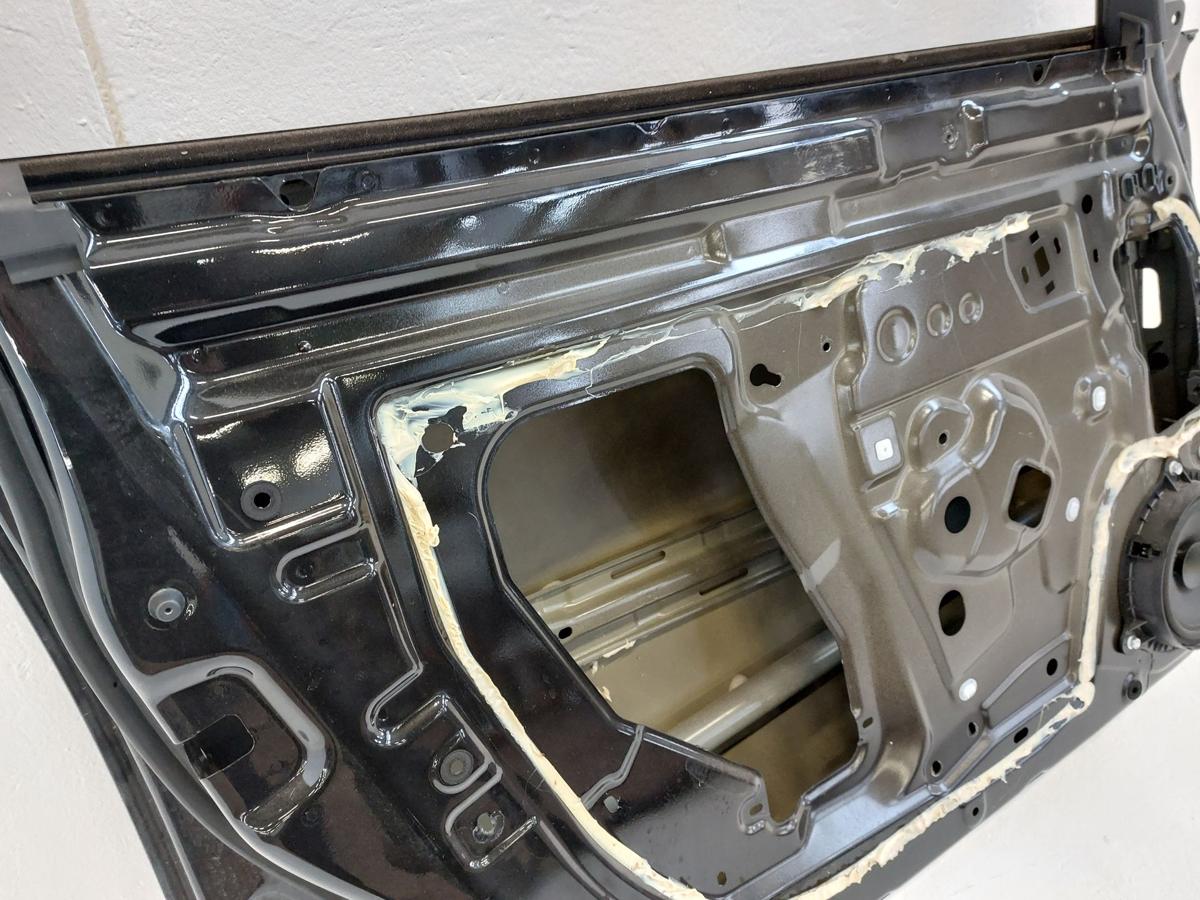 Nissan Leaf ZE1 40kWh T&uuml;r vorn links Fahrert&uuml;r Rohbau Z11 Schwarzmetallic