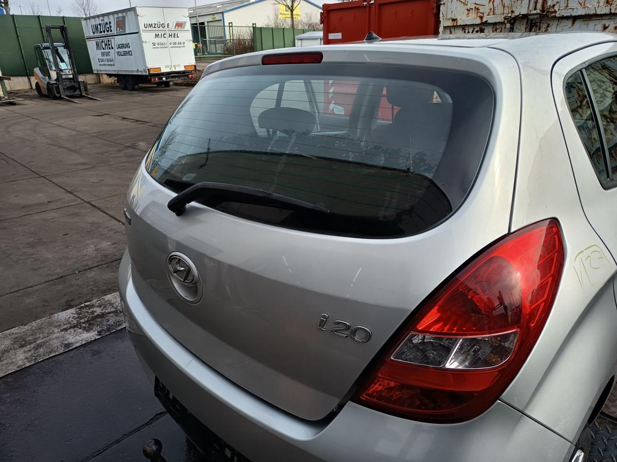 Hyundai i20 original Heckklappe mit Scheibe Deckel hinten FG Seek silver Bj 2012