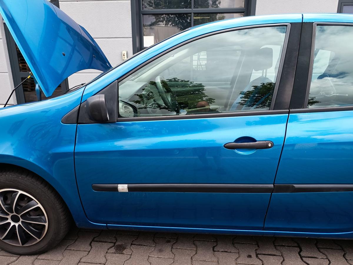 Renault Clio III orig Tür vorn links 5türer TEI45 Blau met Bj 2006