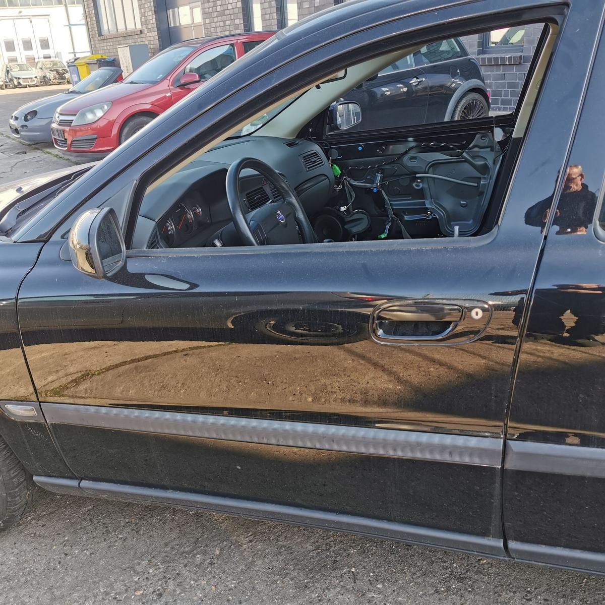 Volvo S60 RS Fahrertür Tür Autotür Rohbautür vorn links 01900 Black Stone