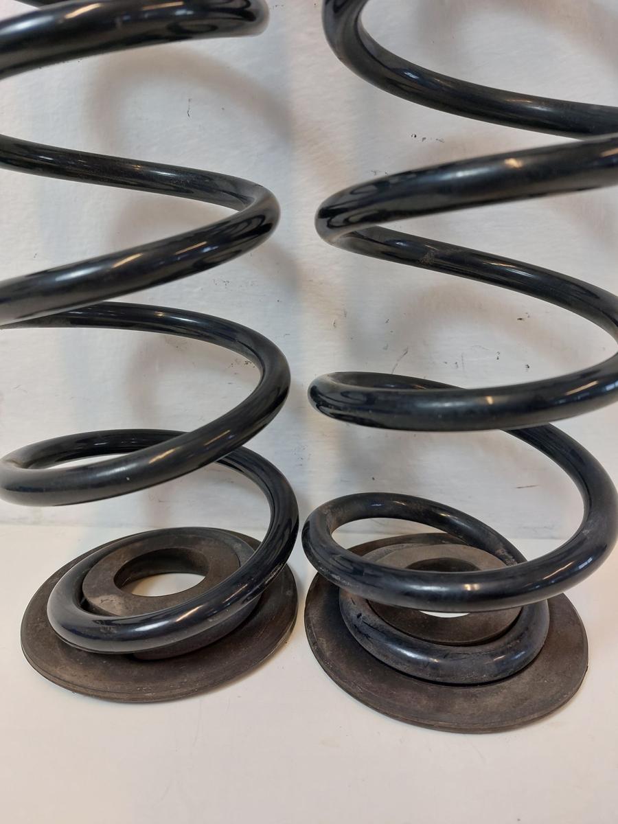 VW Golf 8 VIII CD Variant Satz Hinterachsfedern Federn hinten Kombi nicht Allrad