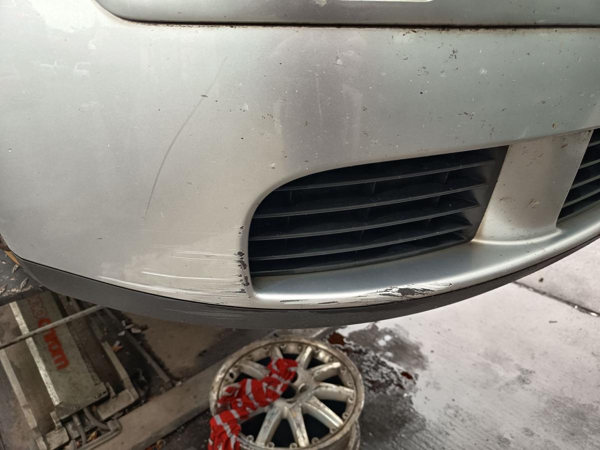 VW Golf V original Stoßstange Fänger vorn/Front mit SRA A7W Reflexsilber Bj 2005