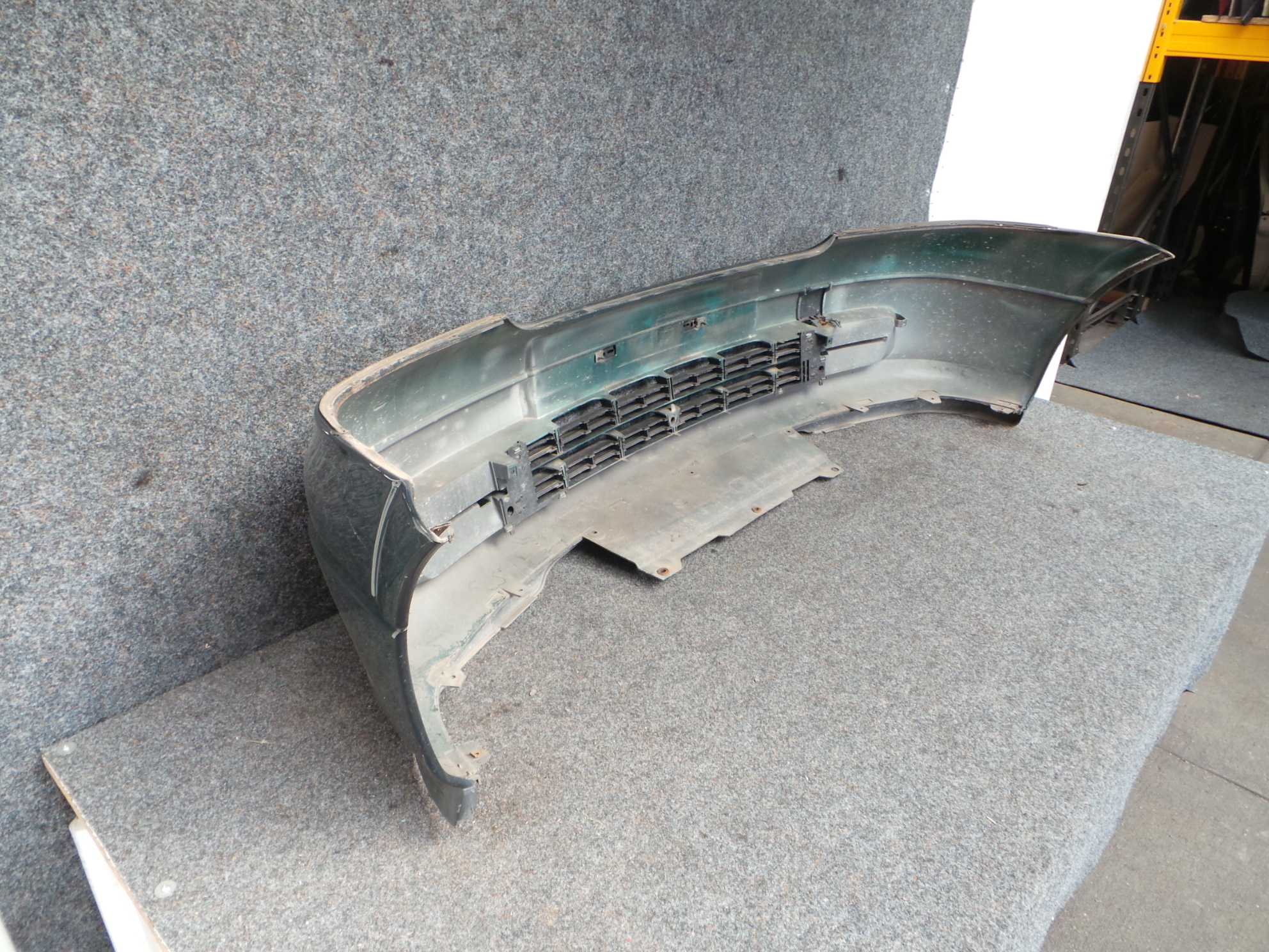 Opel Astra (G) Caravan BJ 2000 Stoßstange vorn Stoßfänger Grün