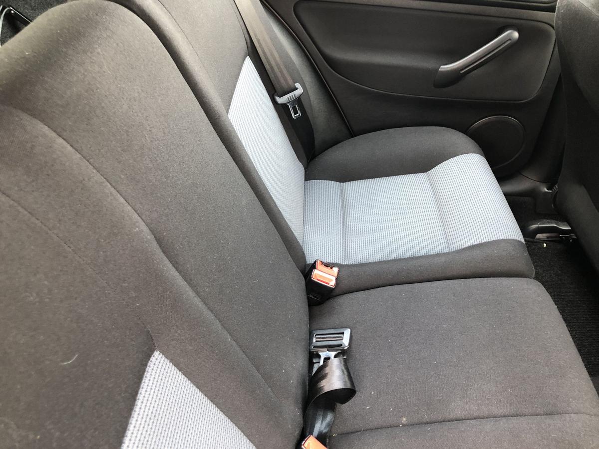 VW Golf 4 IV 1J R&uuml;cksitzbank Sitzbank R&uuml;ckbank Pacific 5 t&uuml;rer R&uuml;cksitze Stoff