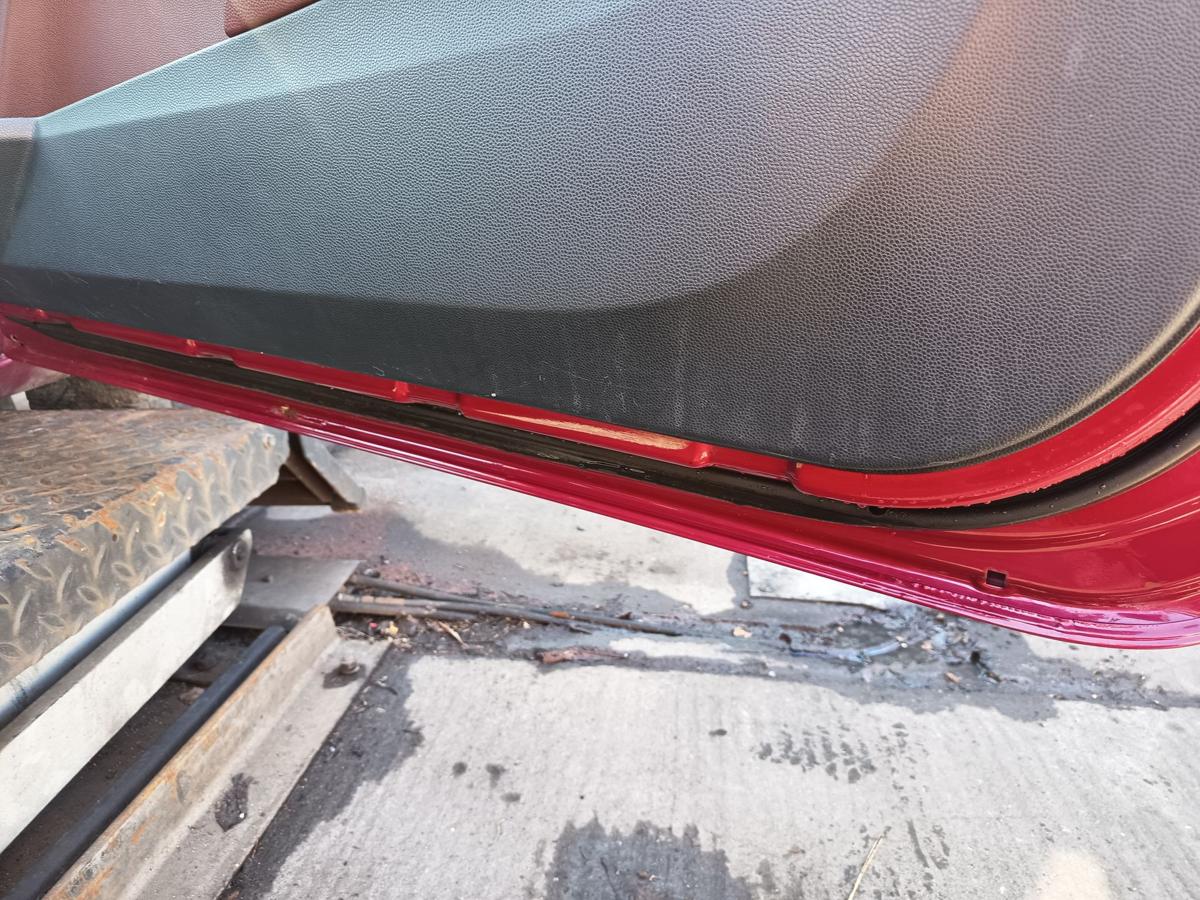 Ford Fiesta MK7 original T&uuml;r rechts Hot Magenta vor Facelift Baujahr 2009