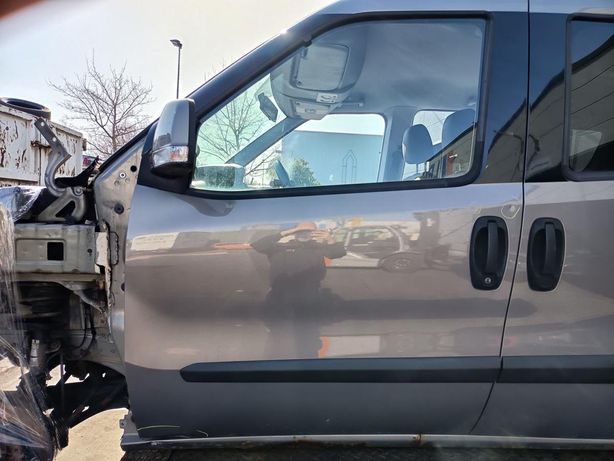 Opel Combo D original T&uuml;r vorne links Fahrer Rohbau GJM Grau Baujahr 2012