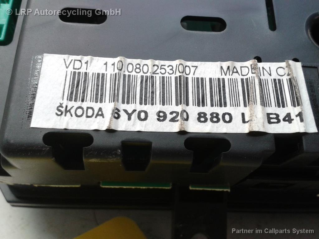 Skoda Fabia 6Y BJ2004 Tacho Kombiinstrument 6Y0920880L VDO 110080253007