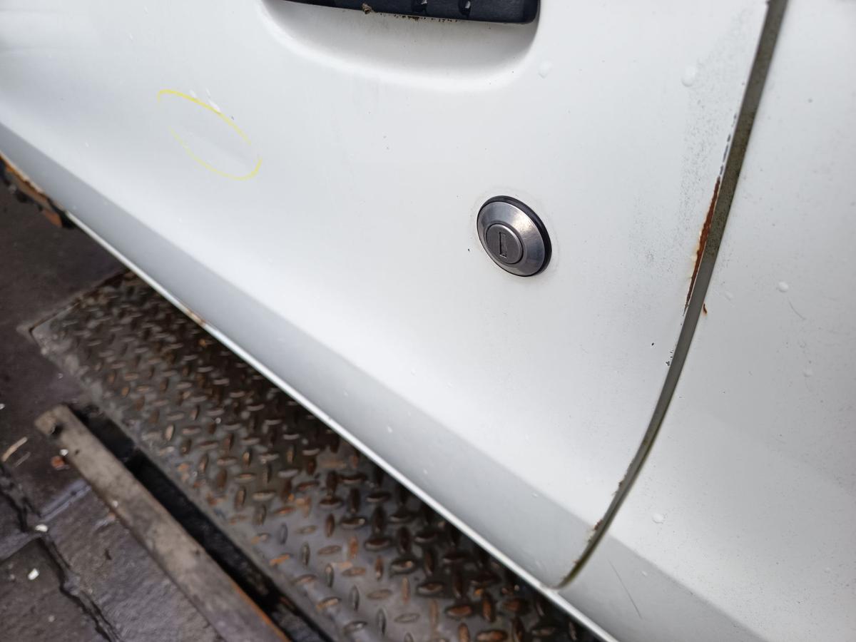 Fiat Strada I original T&uuml;r links Fahrer wei&szlig; uni Bj 2001