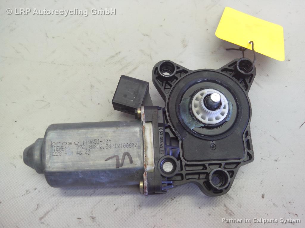 Mercedes Benz W203 BJ2000 Motor Fensterheber vorn links A2208204642