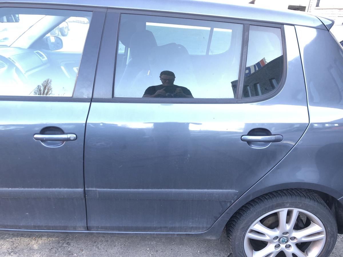 Skoda Fabia 5J T&uuml;r hinten links Fondt&uuml;r nur 5 t&uuml;rer LF8J Antracit Grey