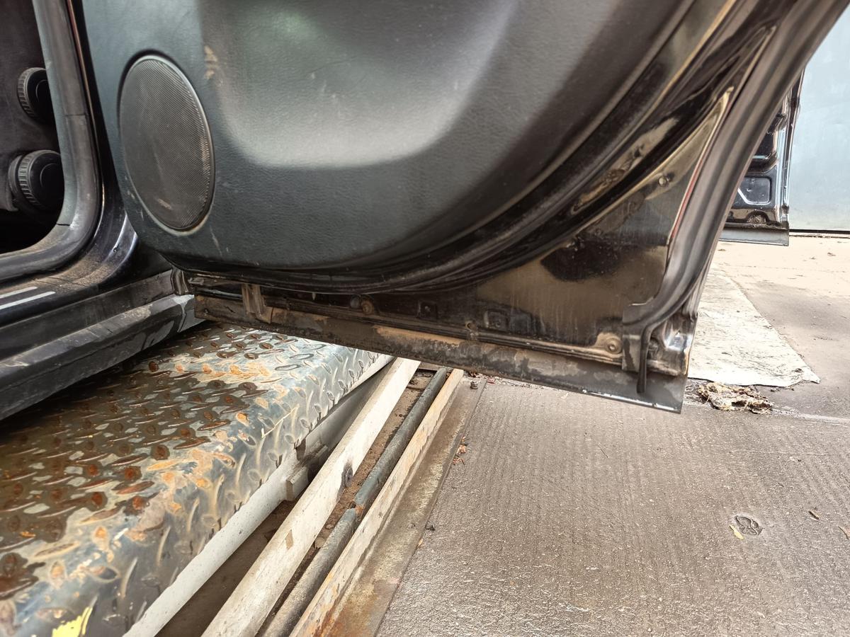 VW Passat 3BG Variant original T&uuml;r hinten rechts Fond C9Z Black magic Bj 2002