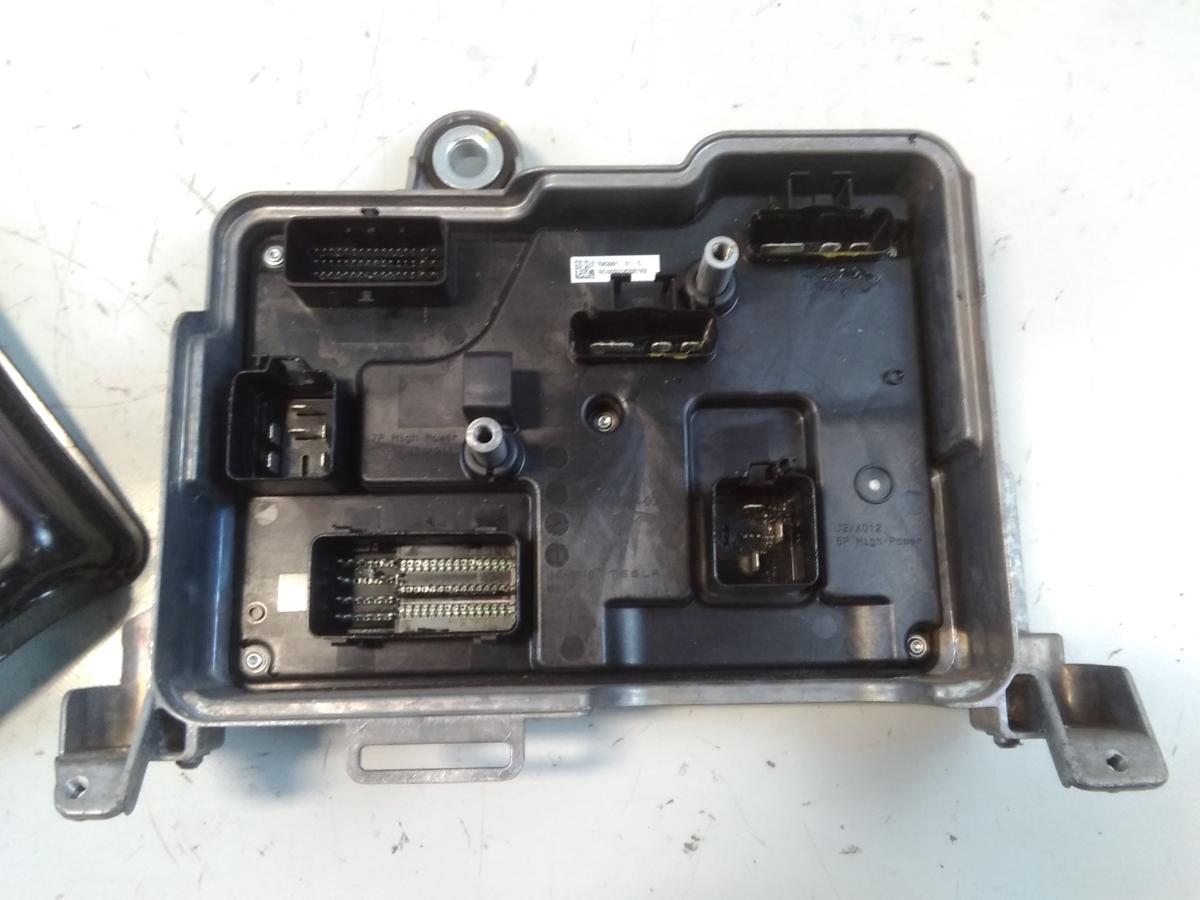 Tesla Model 3 original Frontmodul Front Vehicle Controller 1583991-01-C BJ2021