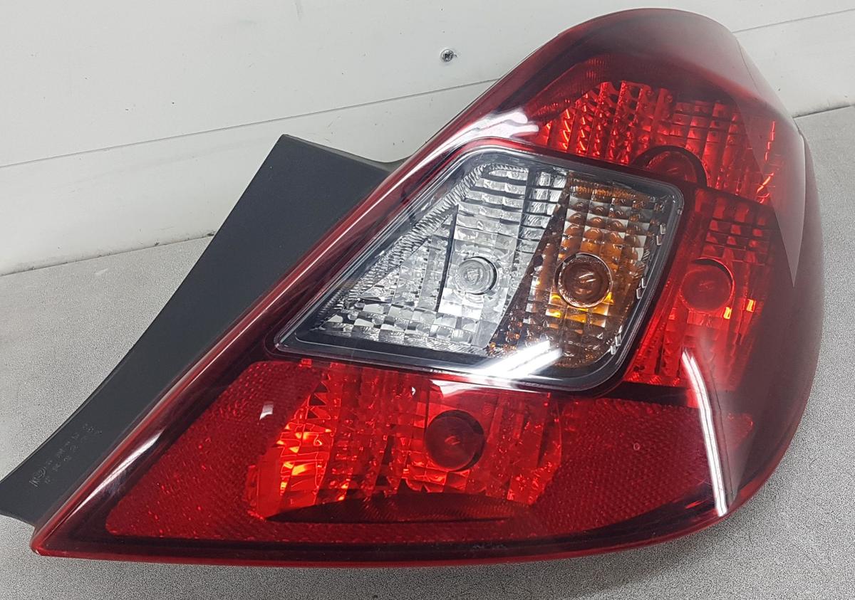 Opel Corsa D Rückleuchte Rücklicht rechts 13296480 89092691 Bj2014 5 Türig