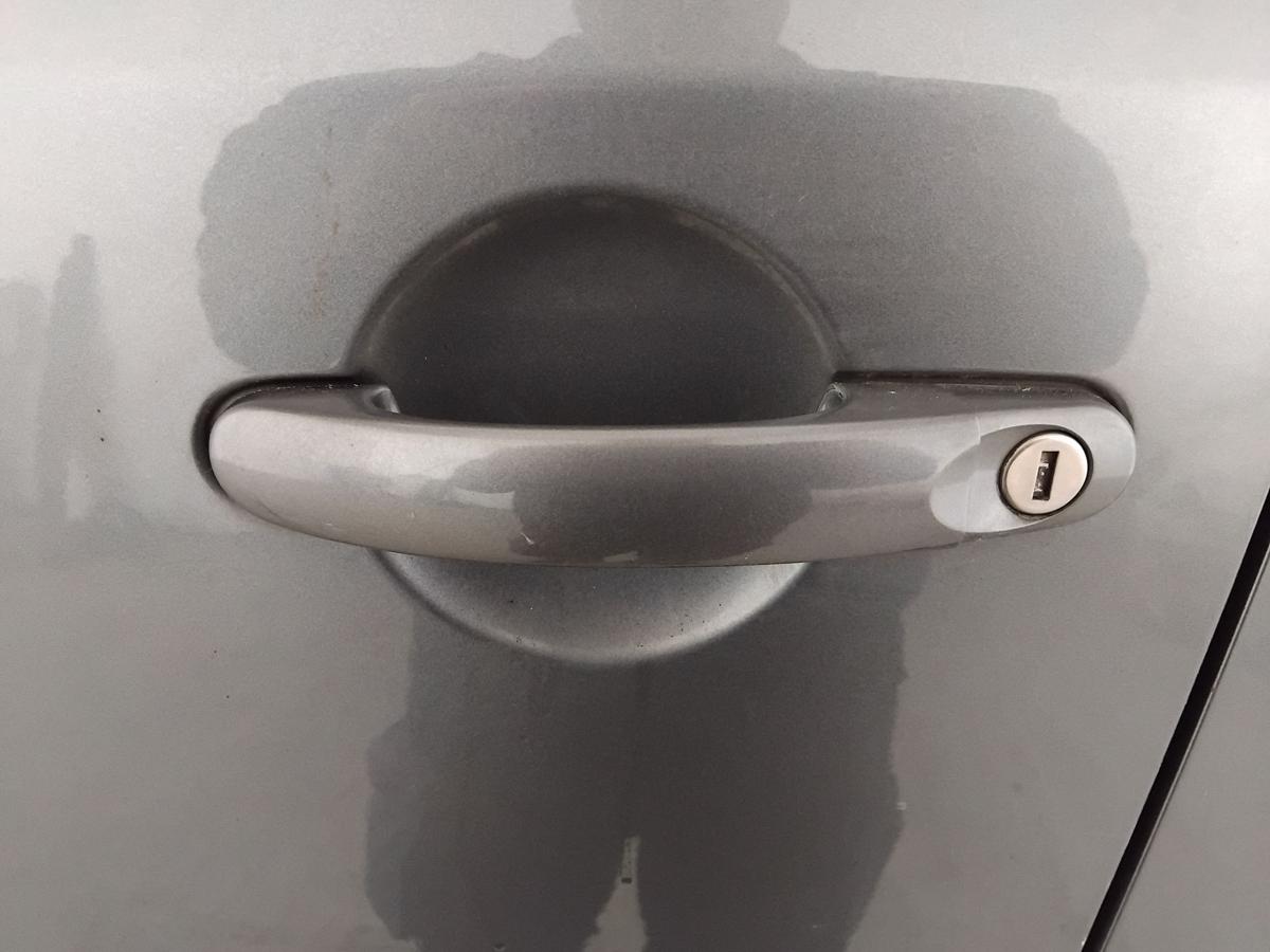 VW Touran 1T Tür vorn links Fahrertür LD7X platinumgreymetallic Dellen BJ2006