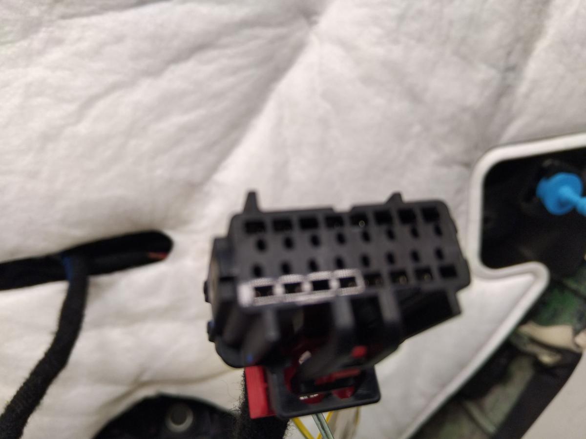 Tesla Model S 2.Facelift original Türverkleidung hinten links cream Bj.2023